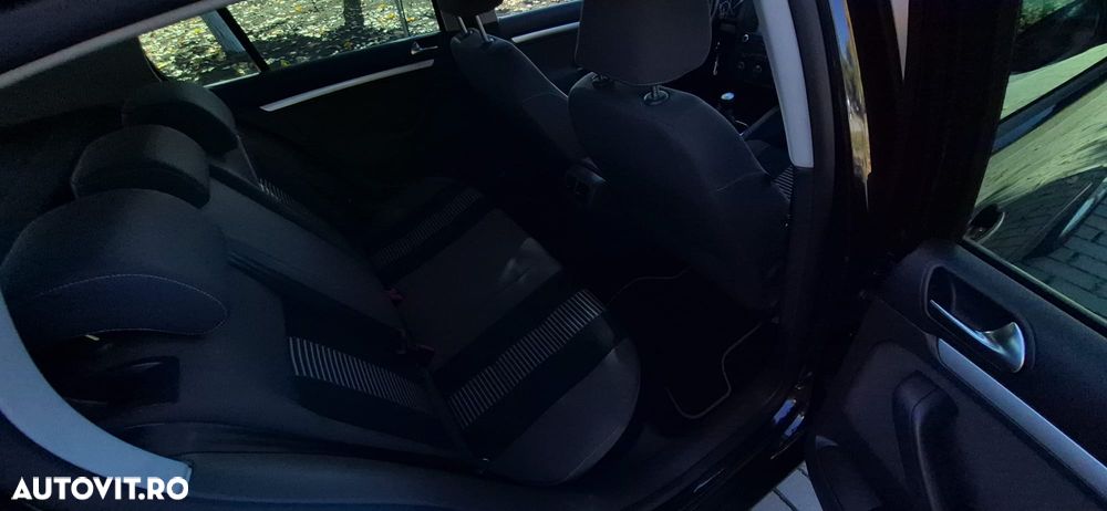 Volkswagen Golf - 10