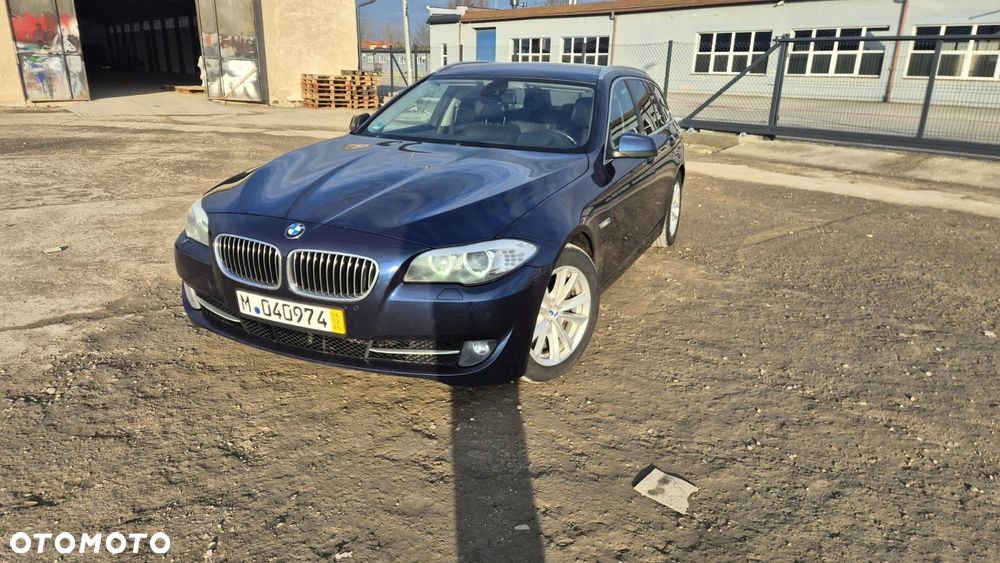 BMW Seria 5 525d - 11