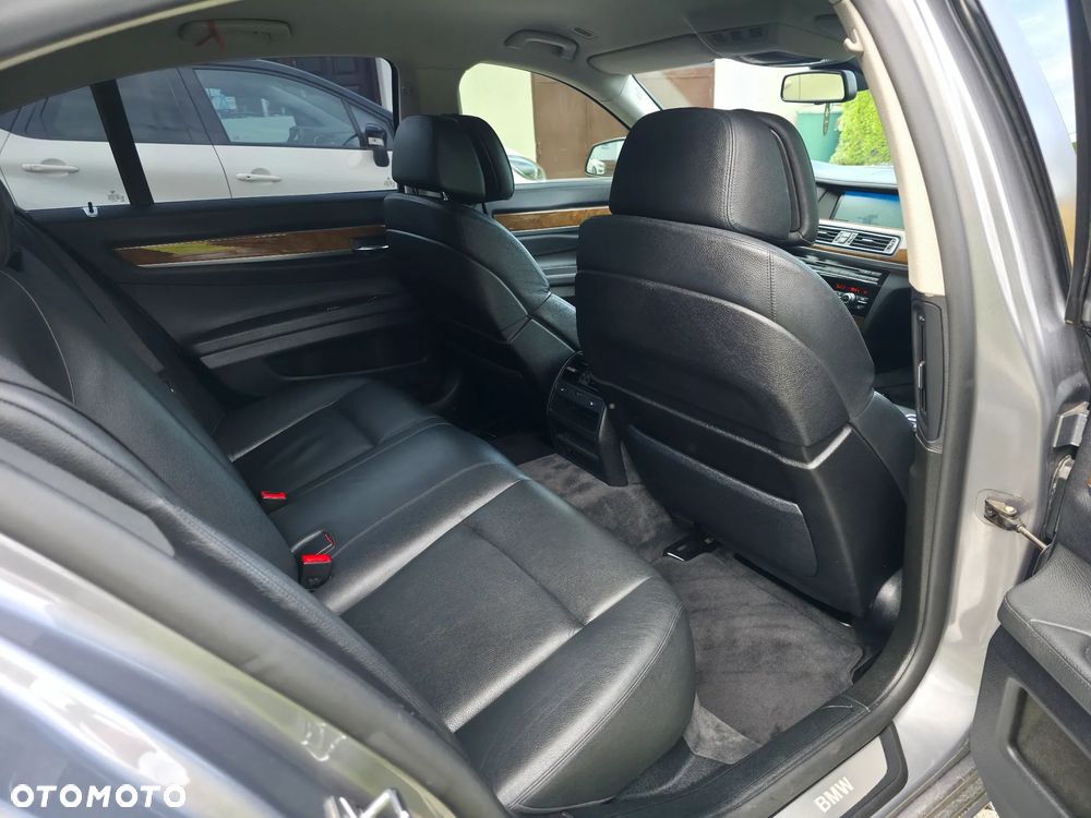 BMW Seria 7 740i - 21