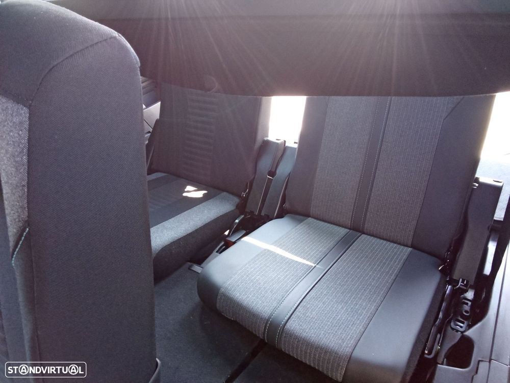 Peugeot 5008 1.5 BlueHDi Allure Pack EAT8 - 26
