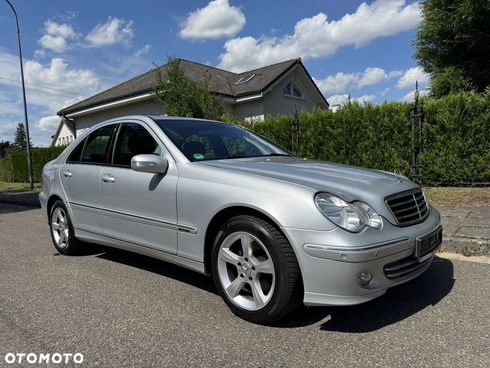 Mercedes-Benz Klasa C 180 Kompressor Automatik Avantgarde Sport Edition - 13