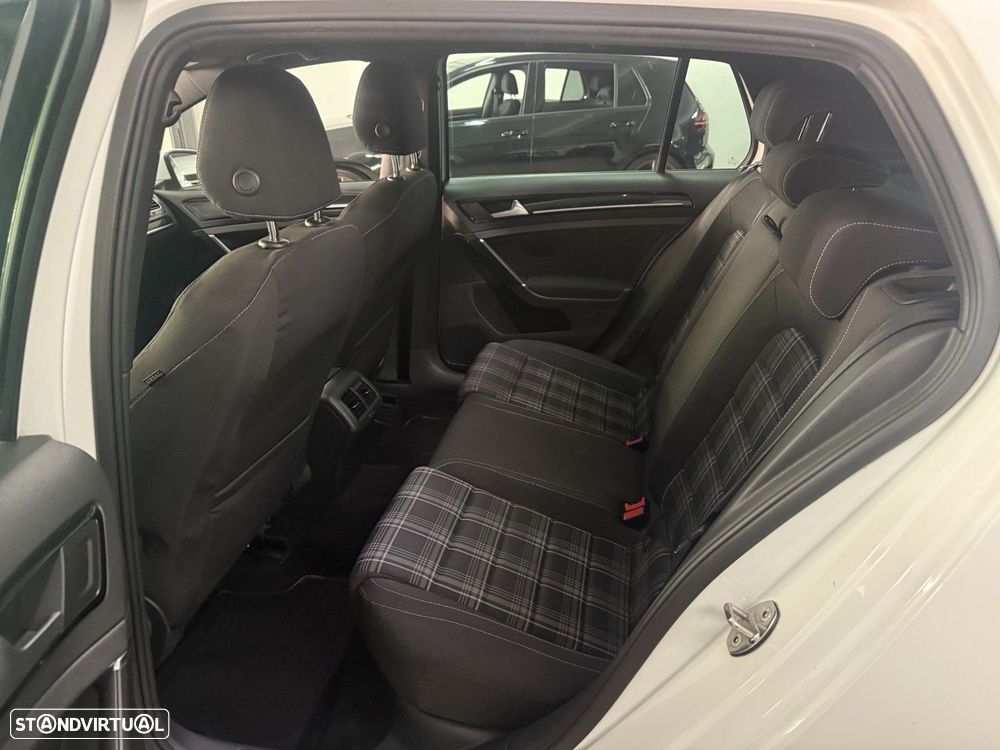 VW Golf 2.0 TDI GTD - 10
