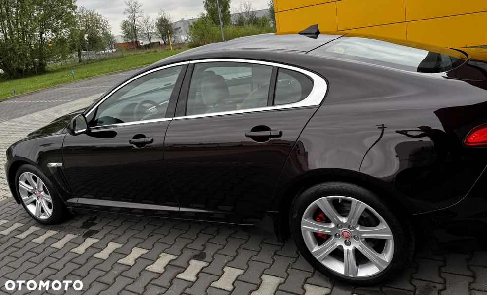 Jaguar XF 2.2 D Premium Luxury - 12