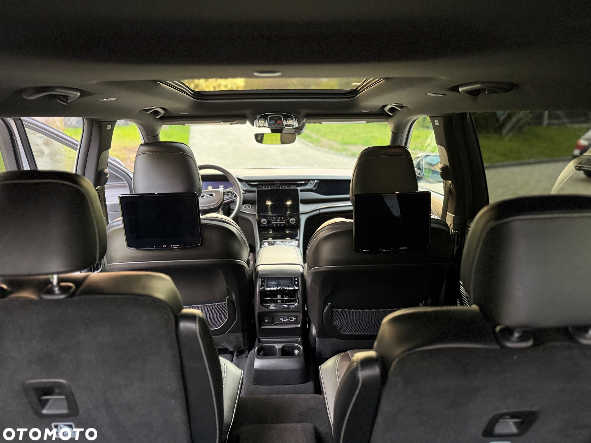 Jeep Grand Cherokee - 24
