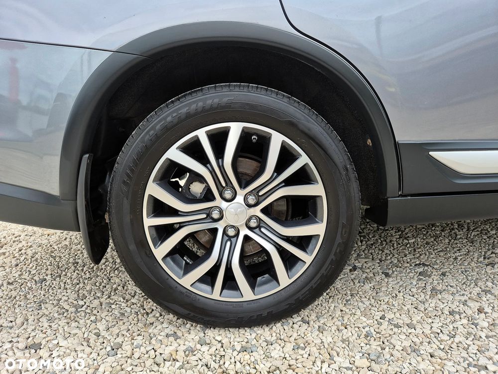 Mitsubishi Outlander 2.0 Invite + 2WD - 9