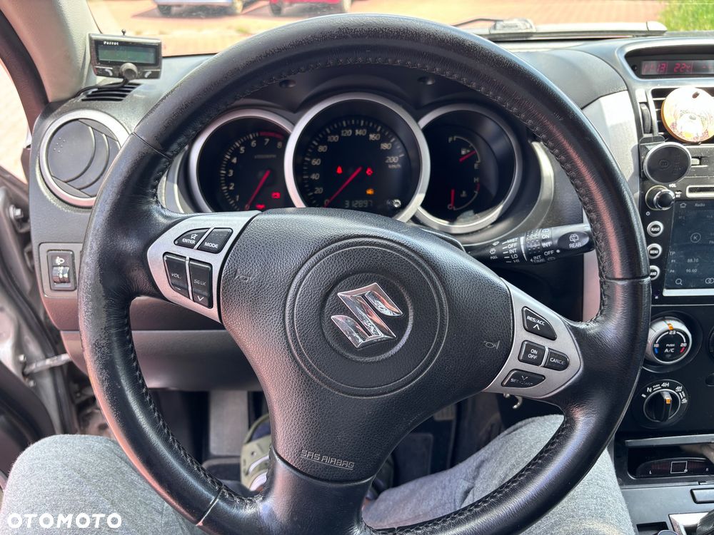 Suzuki Grand Vitara 2.0 Club - 19