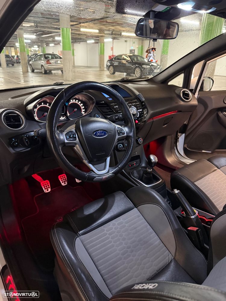 Ford Fiesta 1.6 EcoBoost c/ Pack Pele Desportiva ST - 5
