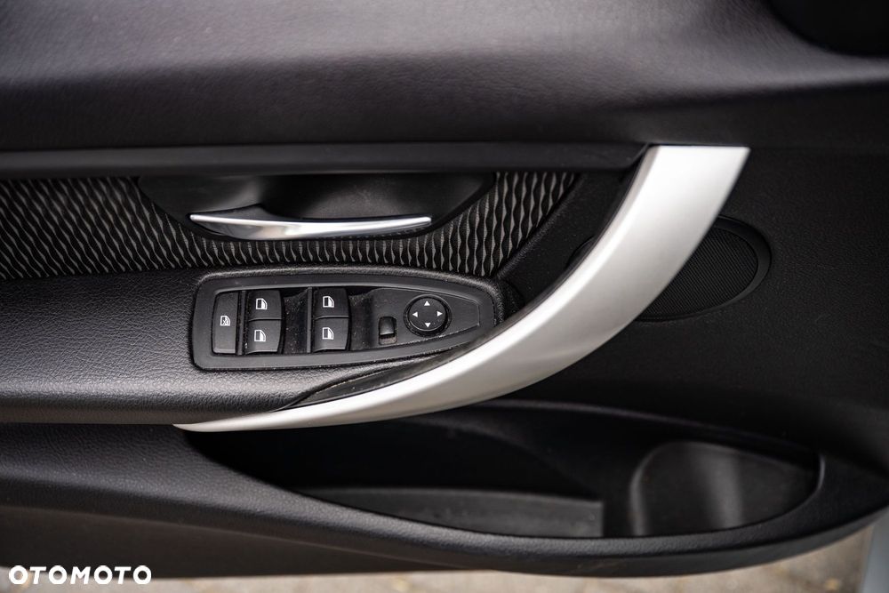 BMW Seria 3 318d DPF - 10