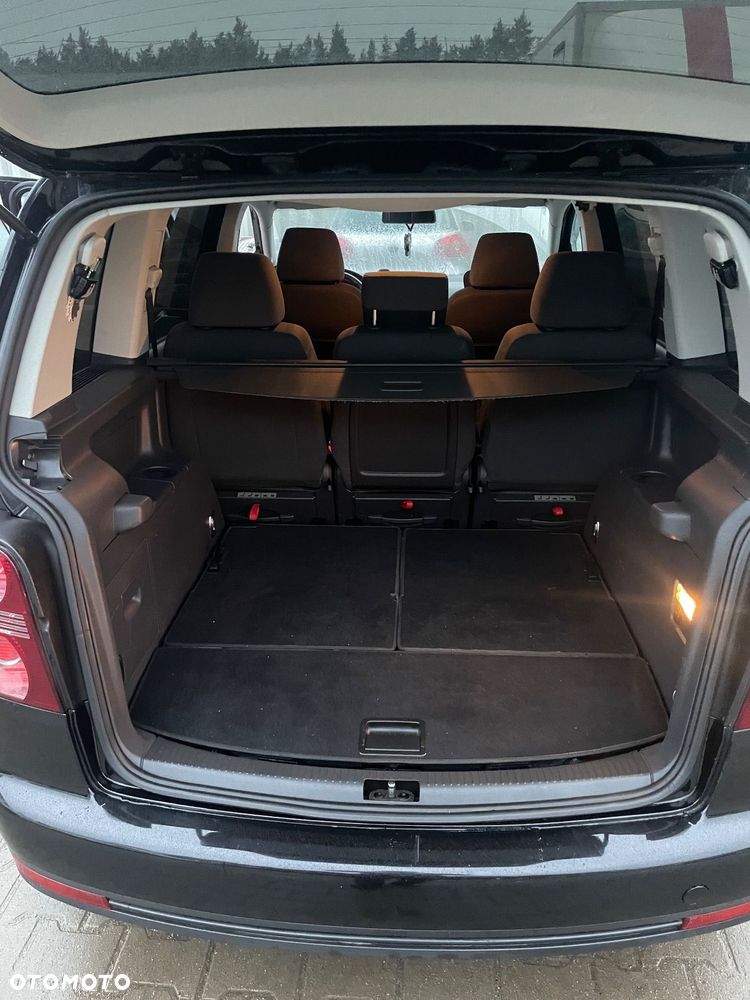 Volkswagen Touran - 13