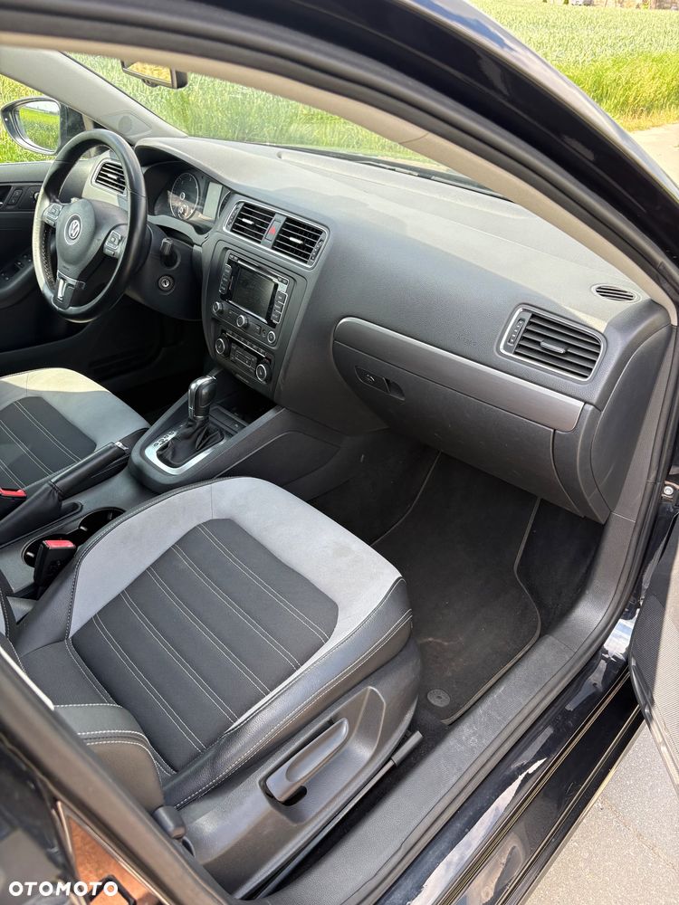 Volkswagen Jetta 2.0 TDI DSG Match - 18