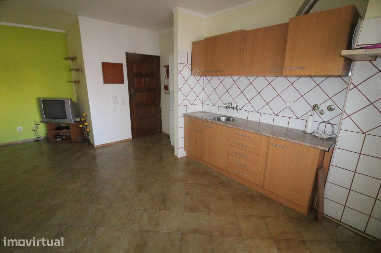 Armação de Pêra, T1 com parqueamento privado, frente ao Lidl - Grande imagem: 3/13