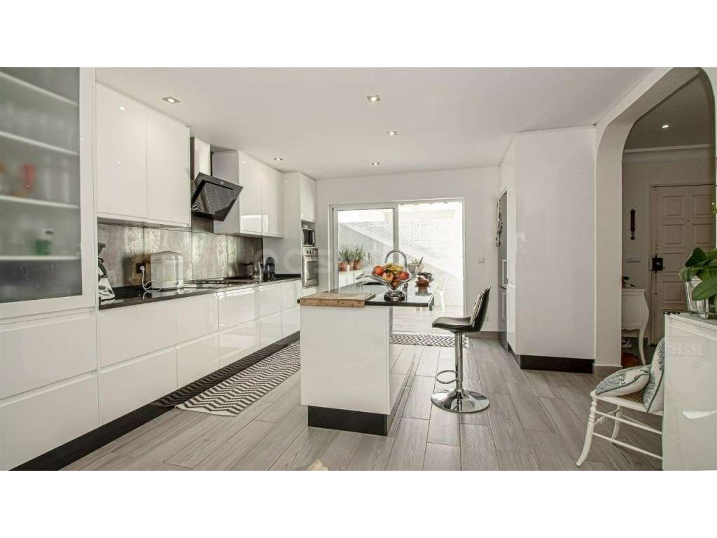 Apartamento Triplex T4 com Quintal e Terraço na Zona Histórica de V... - Grande imagem: 2/13