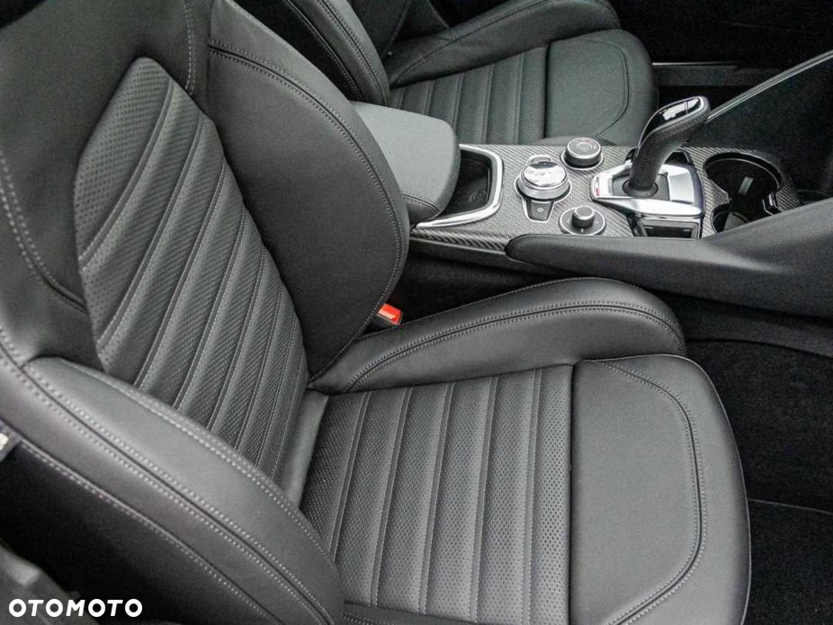 Alfa Romeo Giulia 2.9 Bi Turbo V6 Quadrifoglio - 13