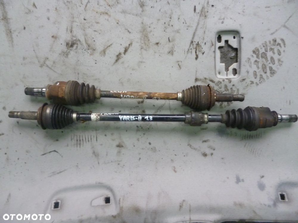 TOYOTA YARIS II 1.3 PÓŁOŚ PRAWA LUB LEWA AUTOMAT