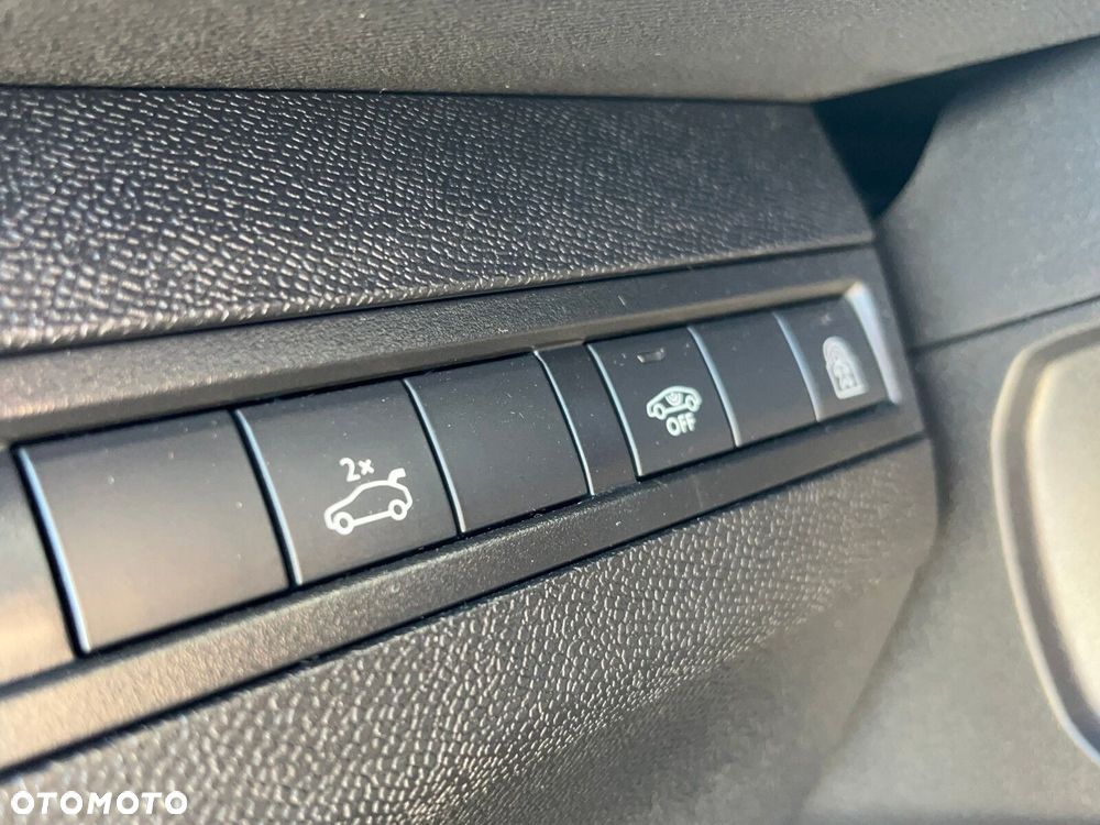 Peugeot 3008 1.6 PureTech GPF GT Line S&S EAT8 - 24