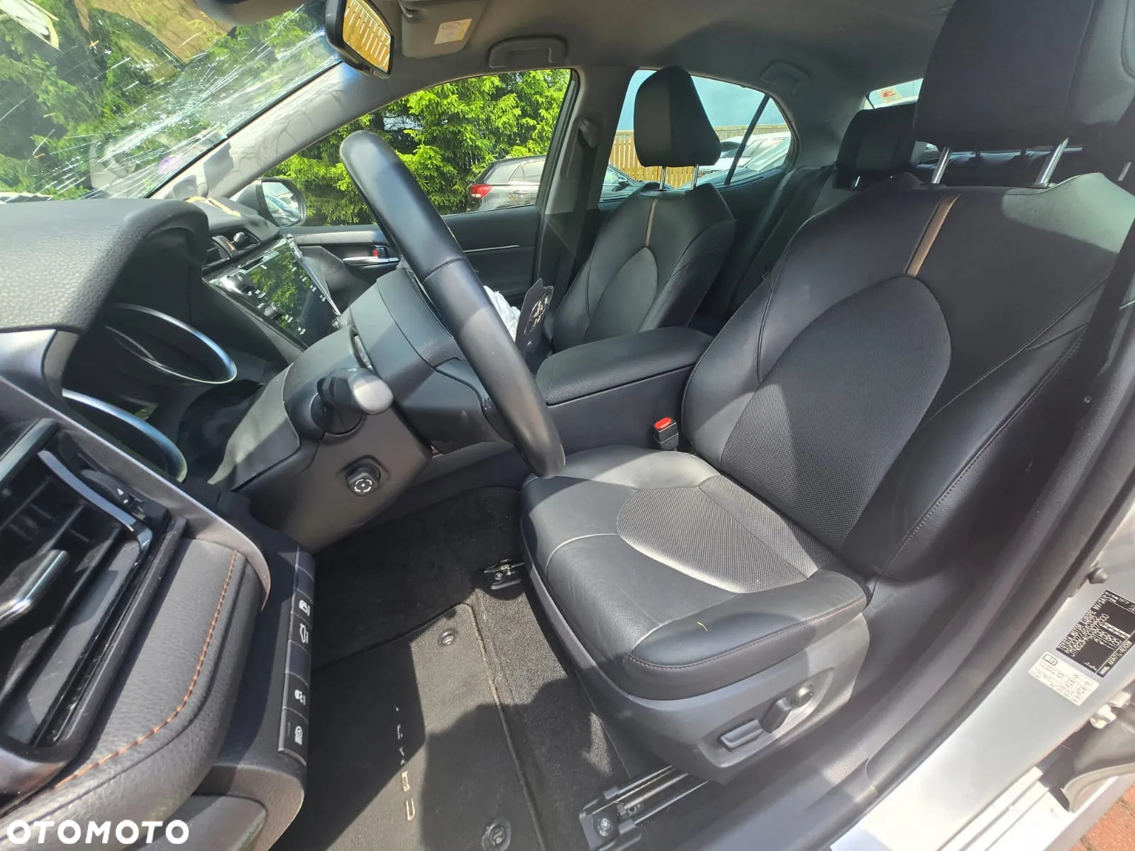 Toyota Camry 2.5 Hybrid Dynamic Force Executive e-CVT - 2