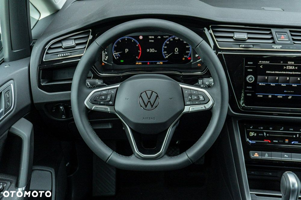Volkswagen Touran - 18