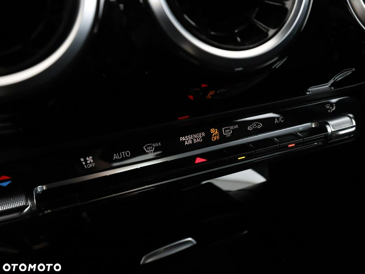Mercedes-Benz Klasa A 180 d Progressive 8G-DCT - 28