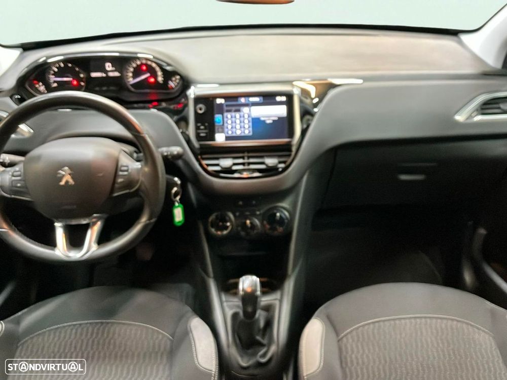 Peugeot 208 - 11