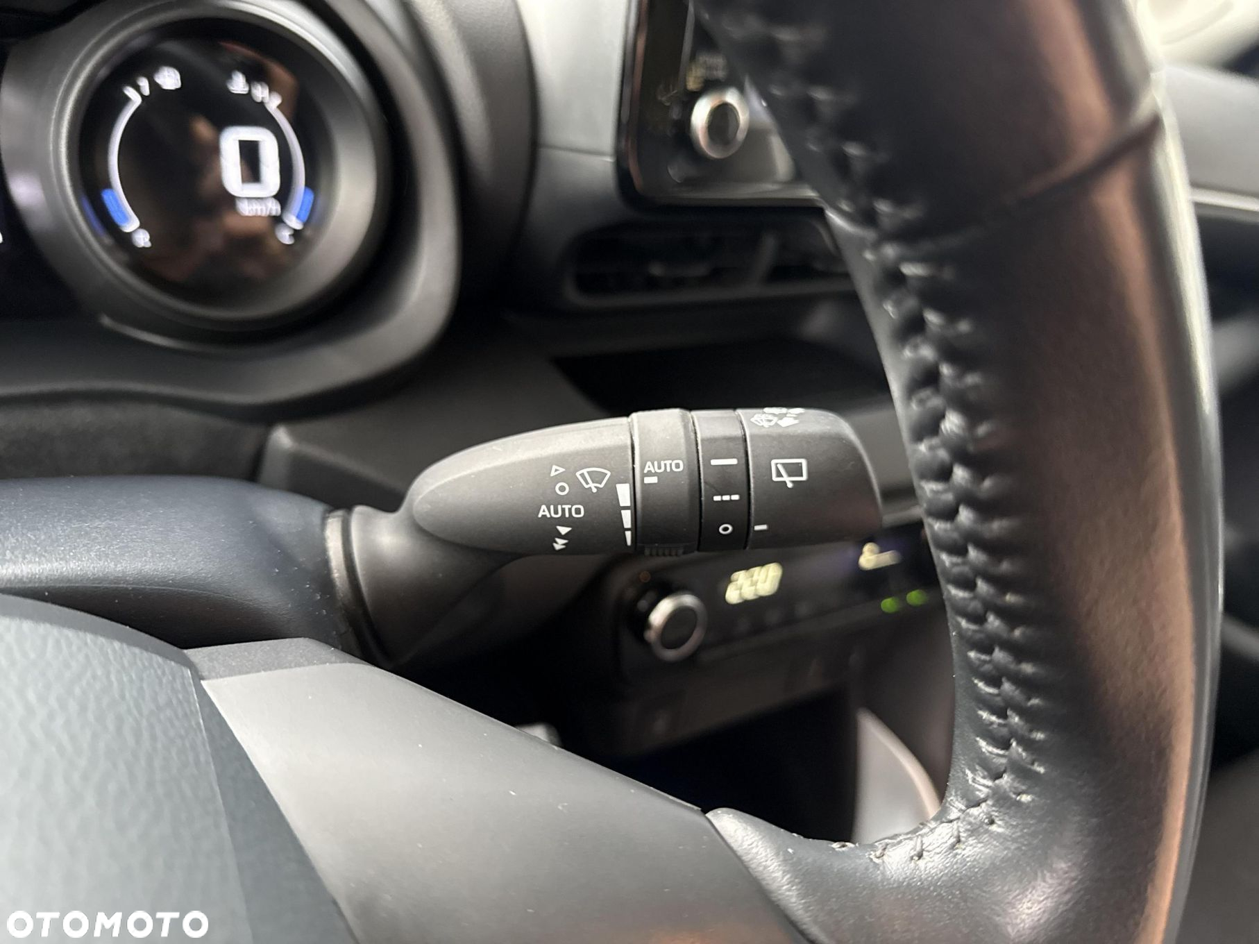 Toyota Yaris Hybrid 1.5 Comfort - 23
