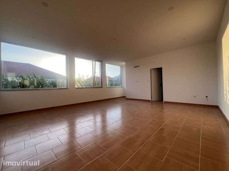 Apartamento T2 novo de 96 m2 no centro da Mêda, na avenida principal - Grande imagem: 3/10