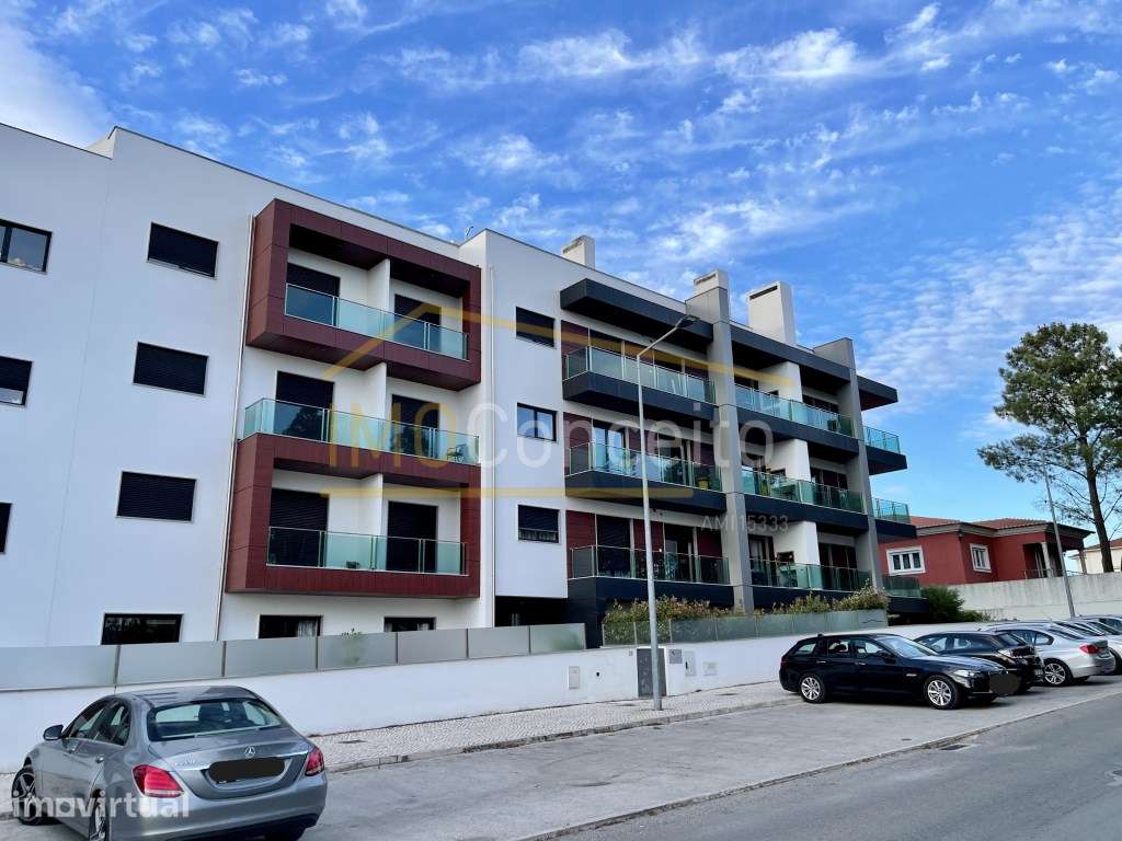 Apartamento T3+2 Duplex em Condomínio com Piscina - Entroncamento - Grande imagem: 2/31