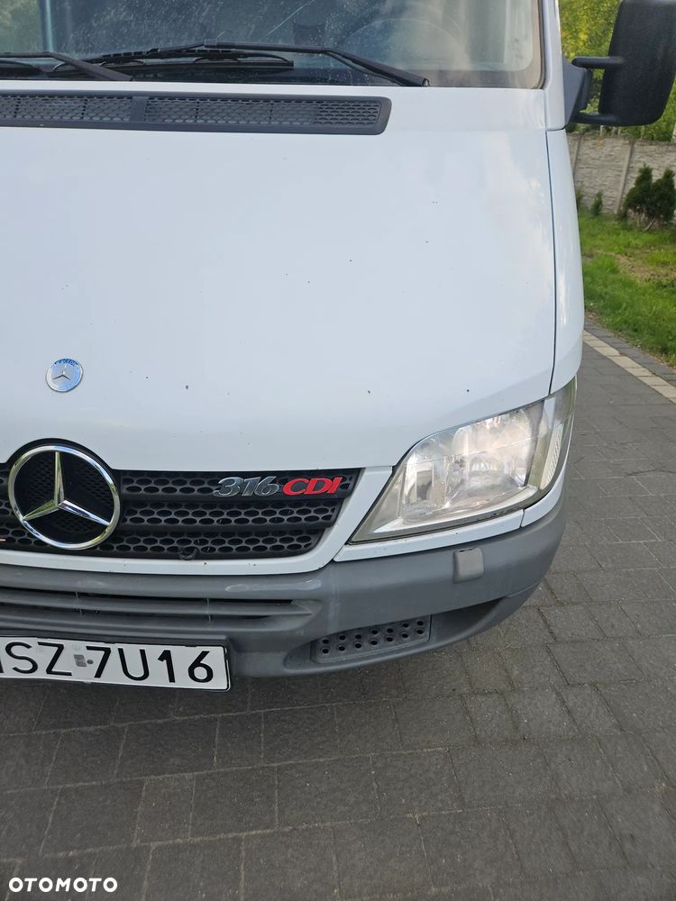Mercedes-Benz 316 - 14