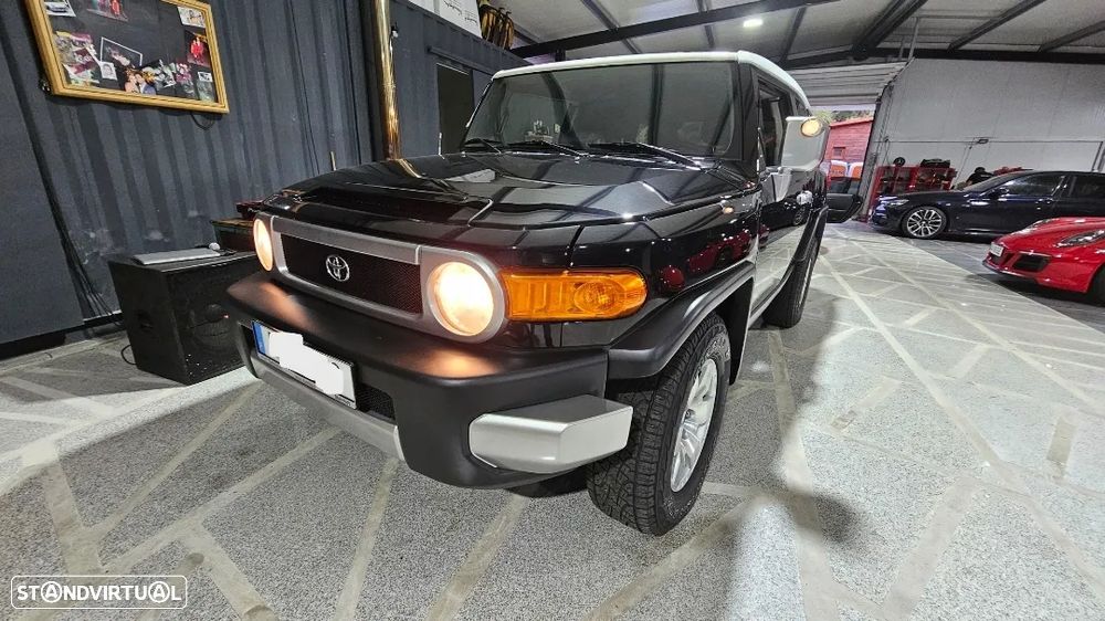 Toyota FJ Cruiser - 2