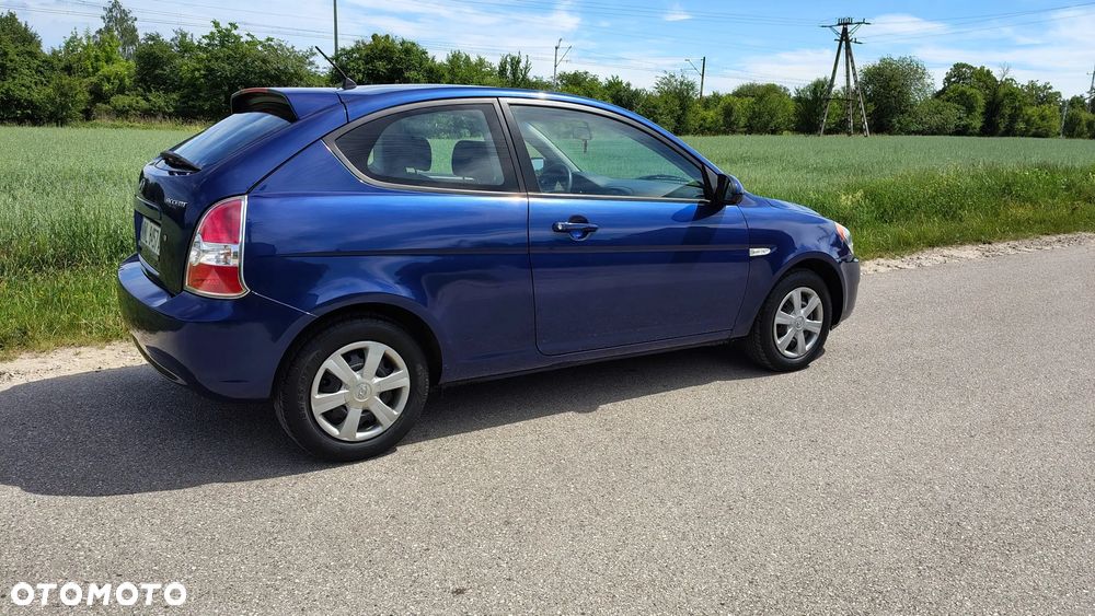 Hyundai Accent - 5
