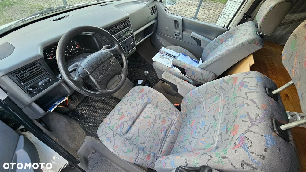 Volkswagen Multivan - 24