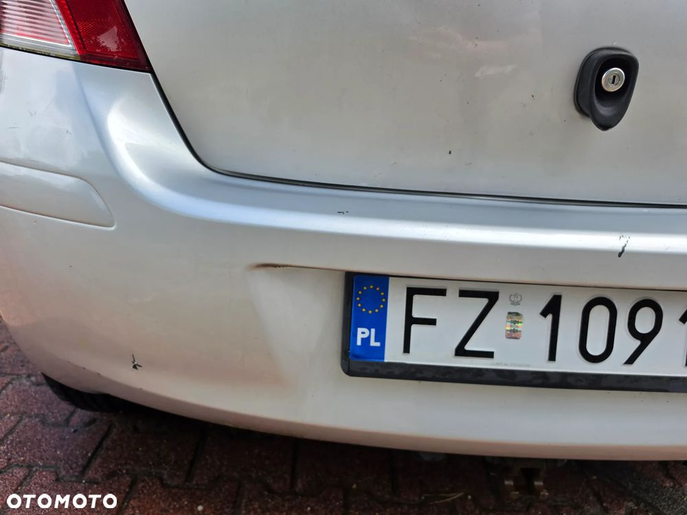 Toyota Yaris - 10