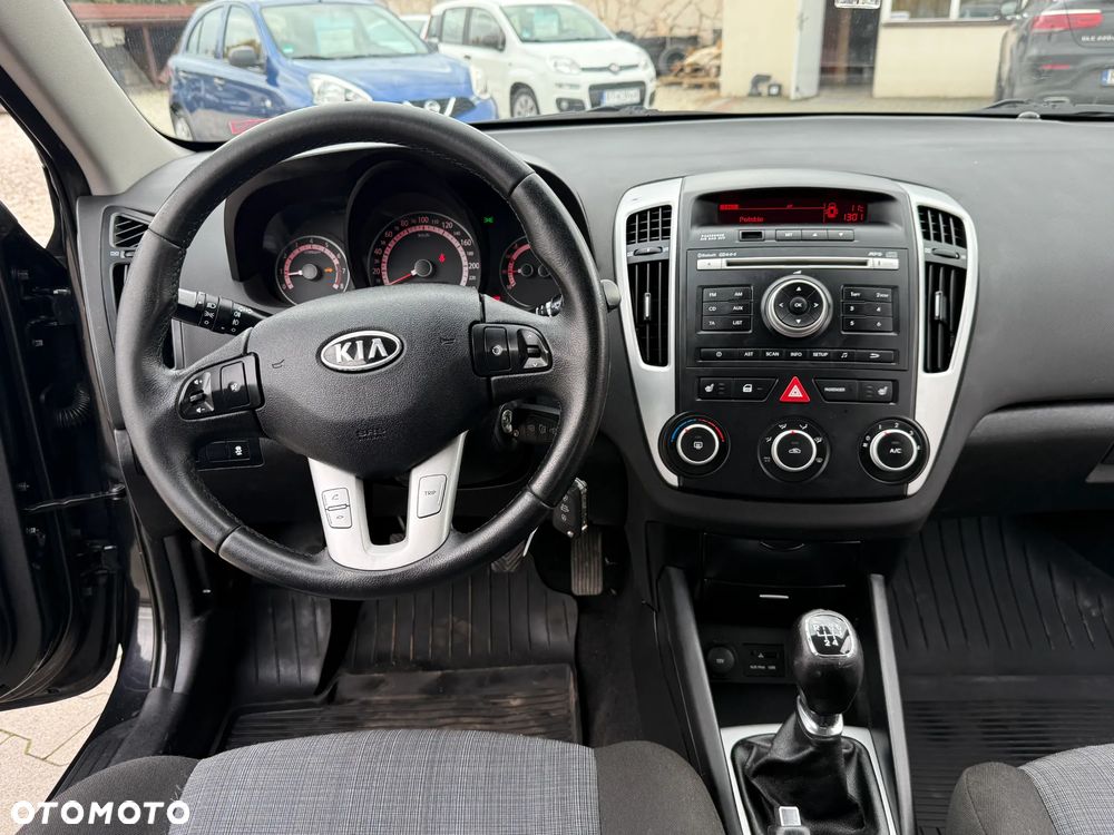 Kia Ceed 1.4 CVVT Attract - 32