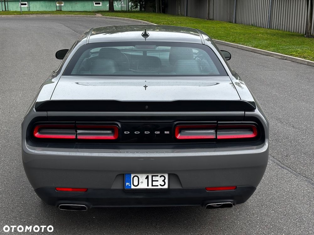 Dodge Challenger - 13