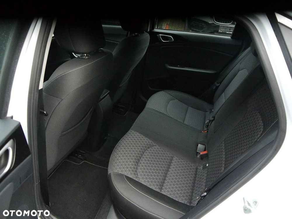 Kia Ceed 1.6 CRDi mHEV Business Line - 28