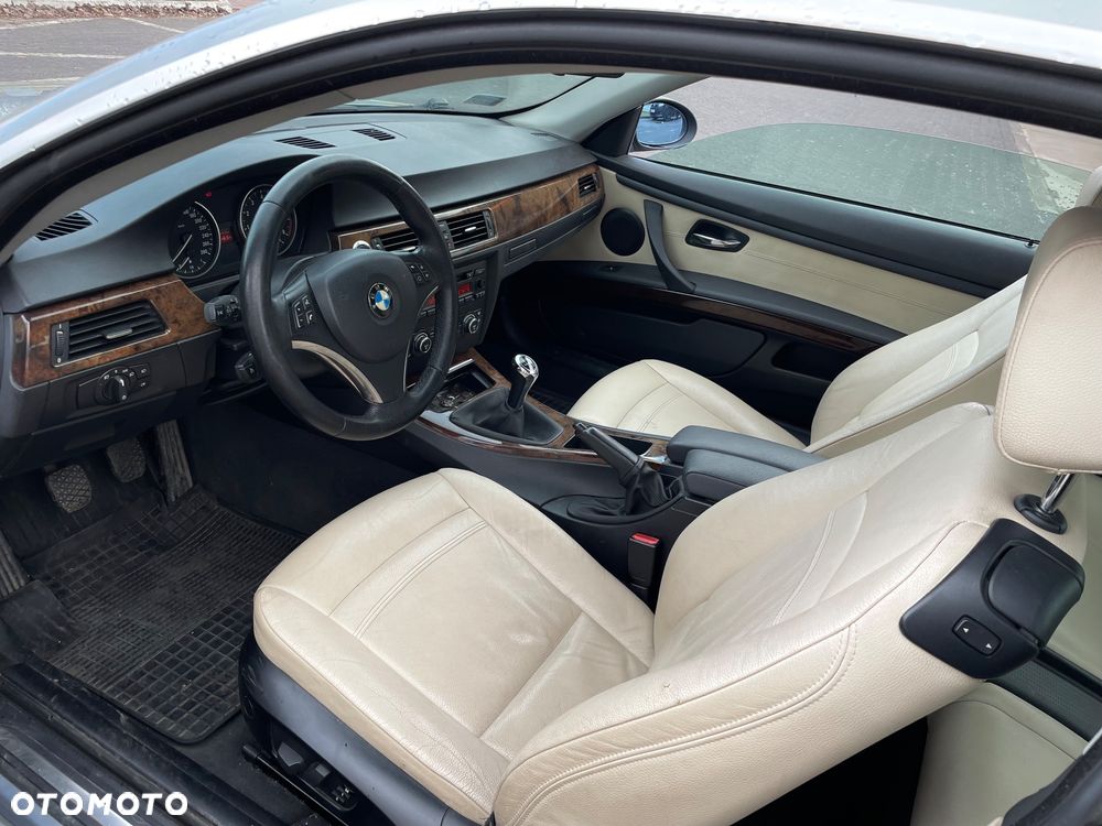 BMW Seria 3 325i M Sport Edition - 13