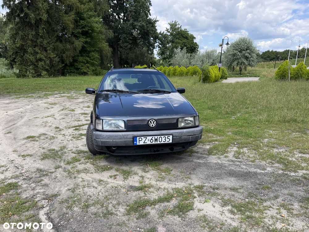 Volkswagen Passat 1.8 GL - 24