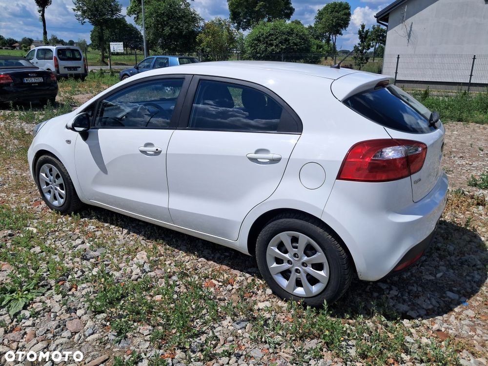 Kia Rio - 4