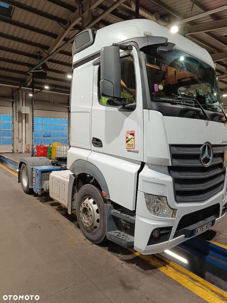 Mercedes-Benz 1846 - 3