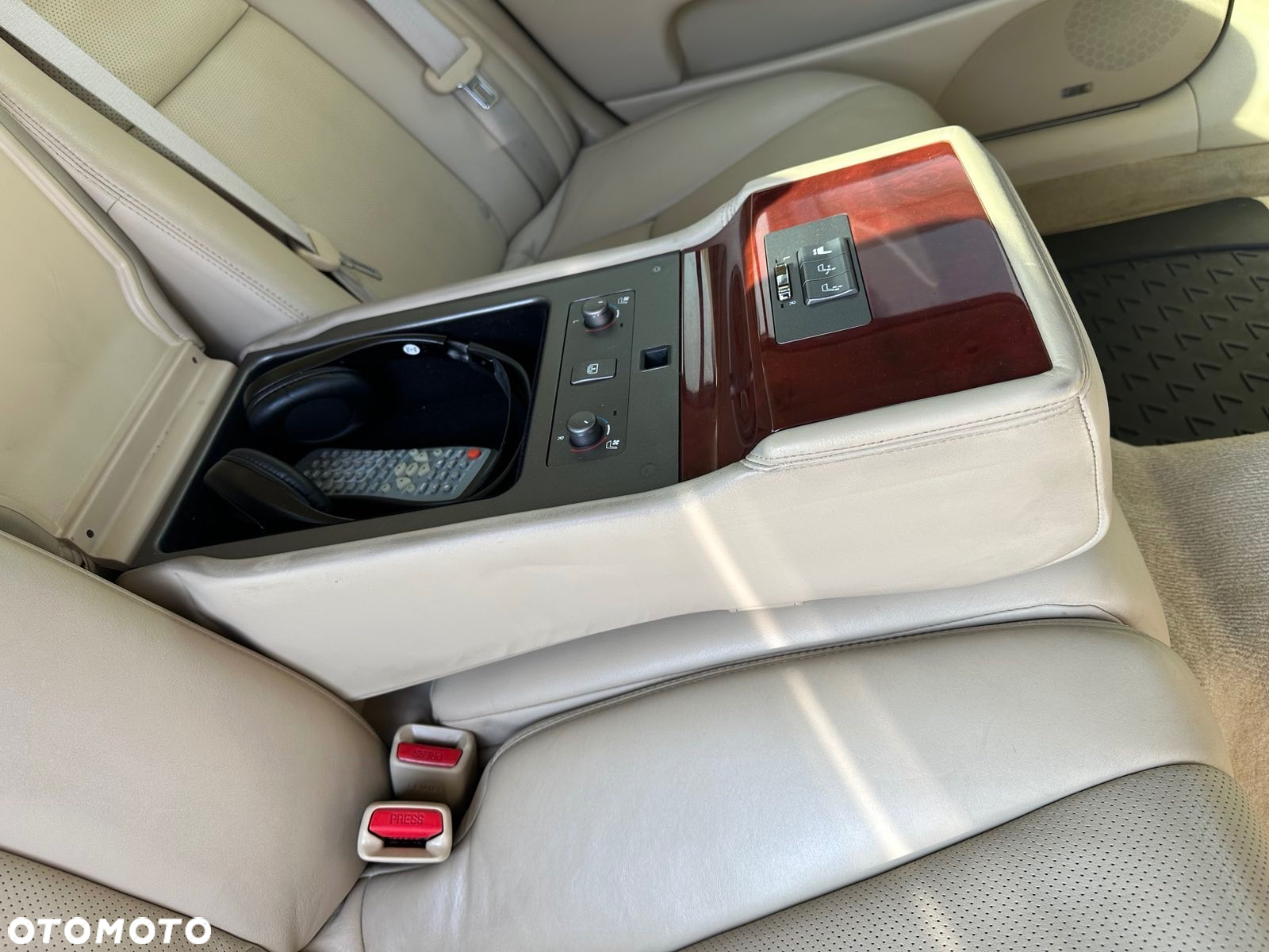 Lexus LS - 4