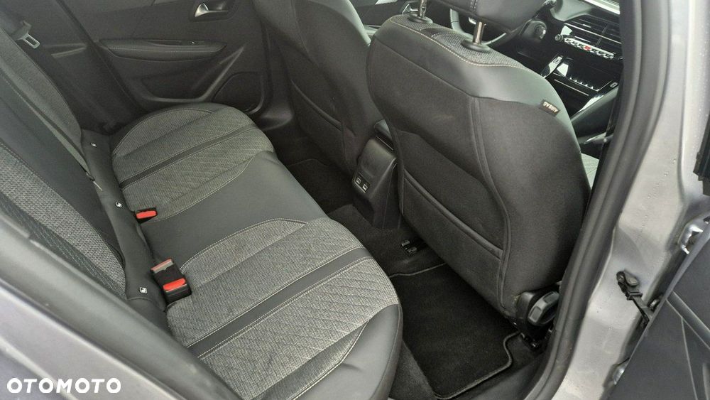 Peugeot 208 - 13
