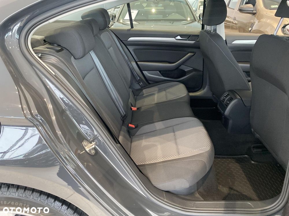 Volkswagen Passat - 22