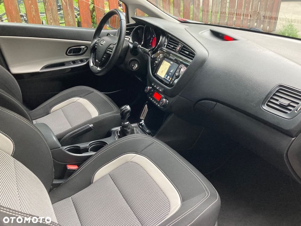 Kia Ceed 1.6 GDI ISG Platinum Edition - 12