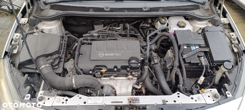 Opel Astra IV 1.4 T Cosmo - 7