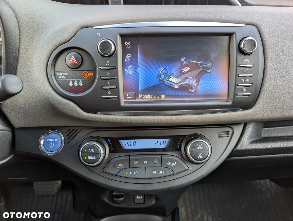 Toyota Yaris Hybrid 100 Selection Passion - 26