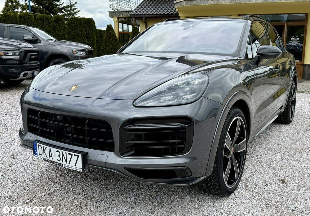 Porsche Cayenne - 1