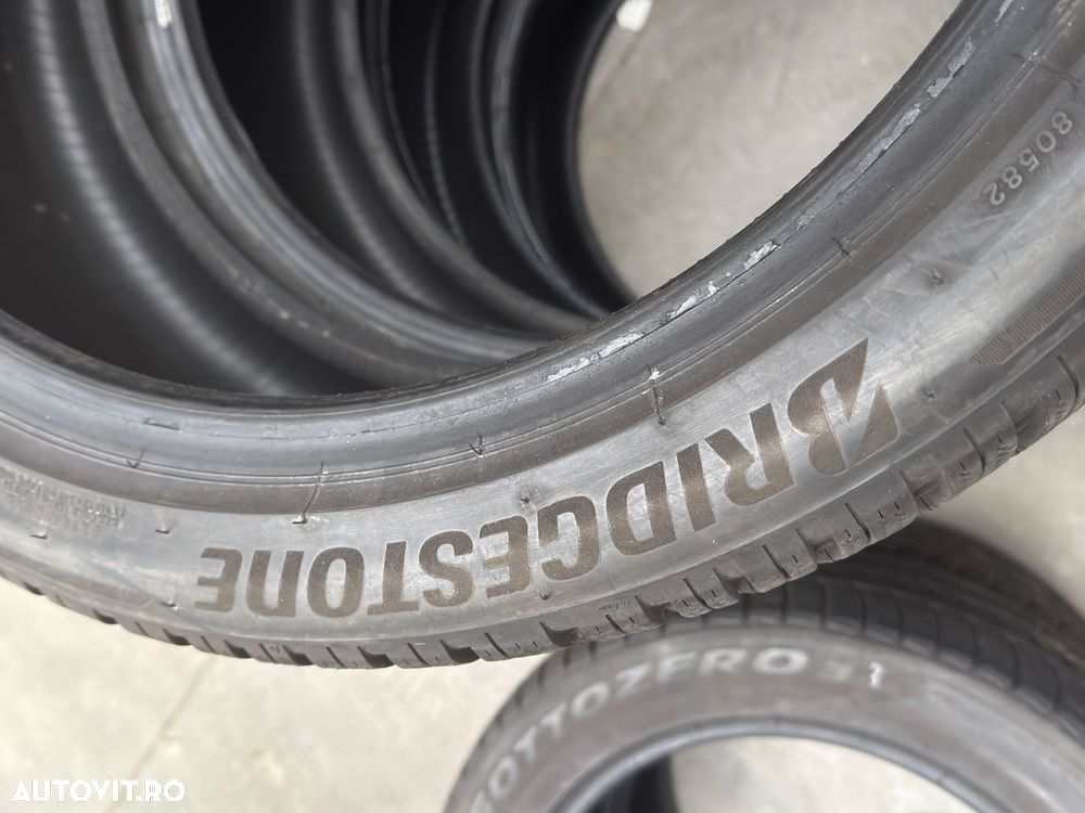 Vând 2 anvelope 265/40/21 bridgestone de iarnă ca noi - 5