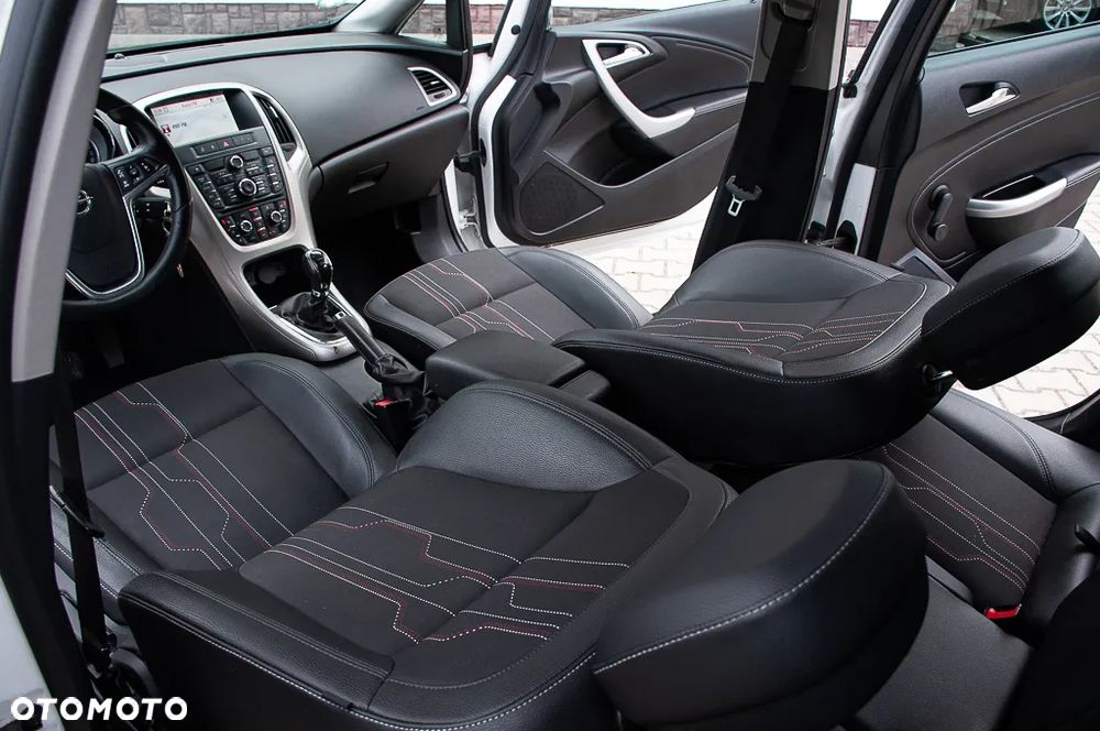 Opel Astra 1.6 Turbo 150 Jahre - 26