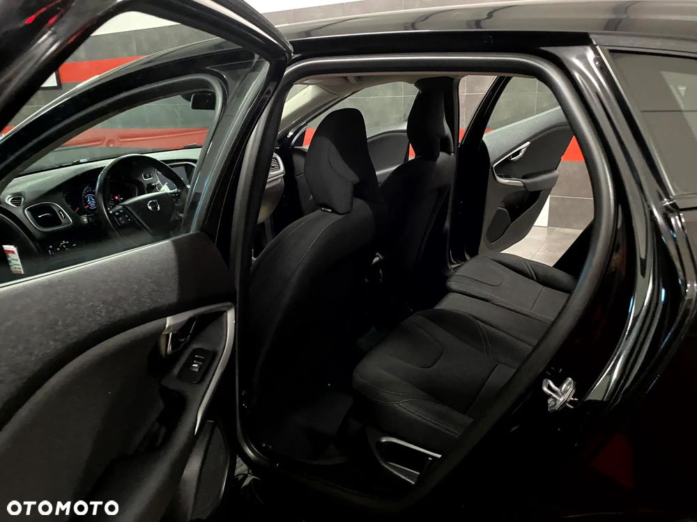Volvo V40 D2 Drive-E R-Design Momentum - 19