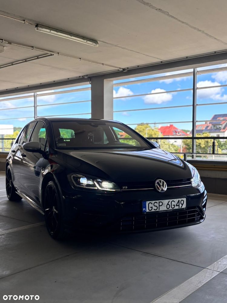 Volkswagen Golf - 1