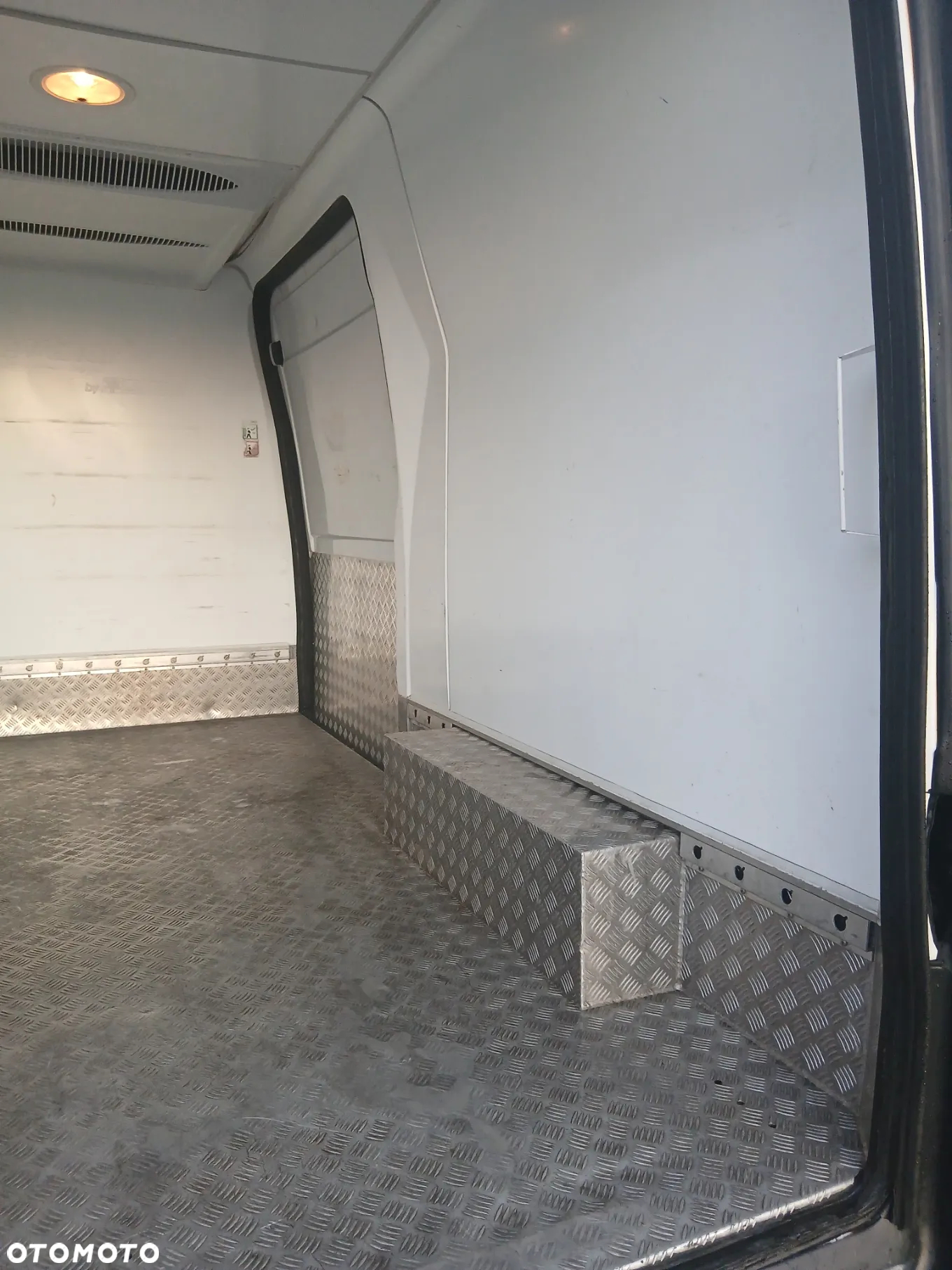 Mercedes-Benz Sprinter - 11